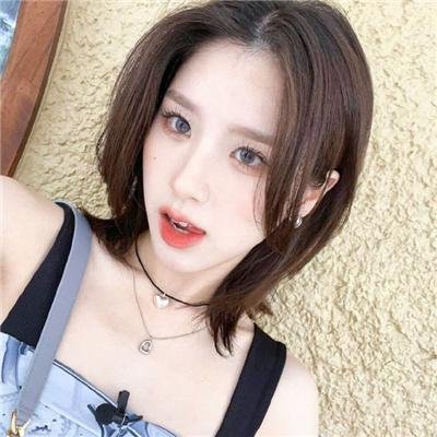 裙角飞扬的日子 海报